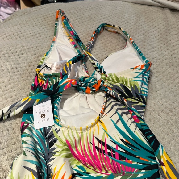 SHADE & SHORE size XLARGE Women's Ring Detail One Piece Swimsuit NEW - Picture 6 of 13